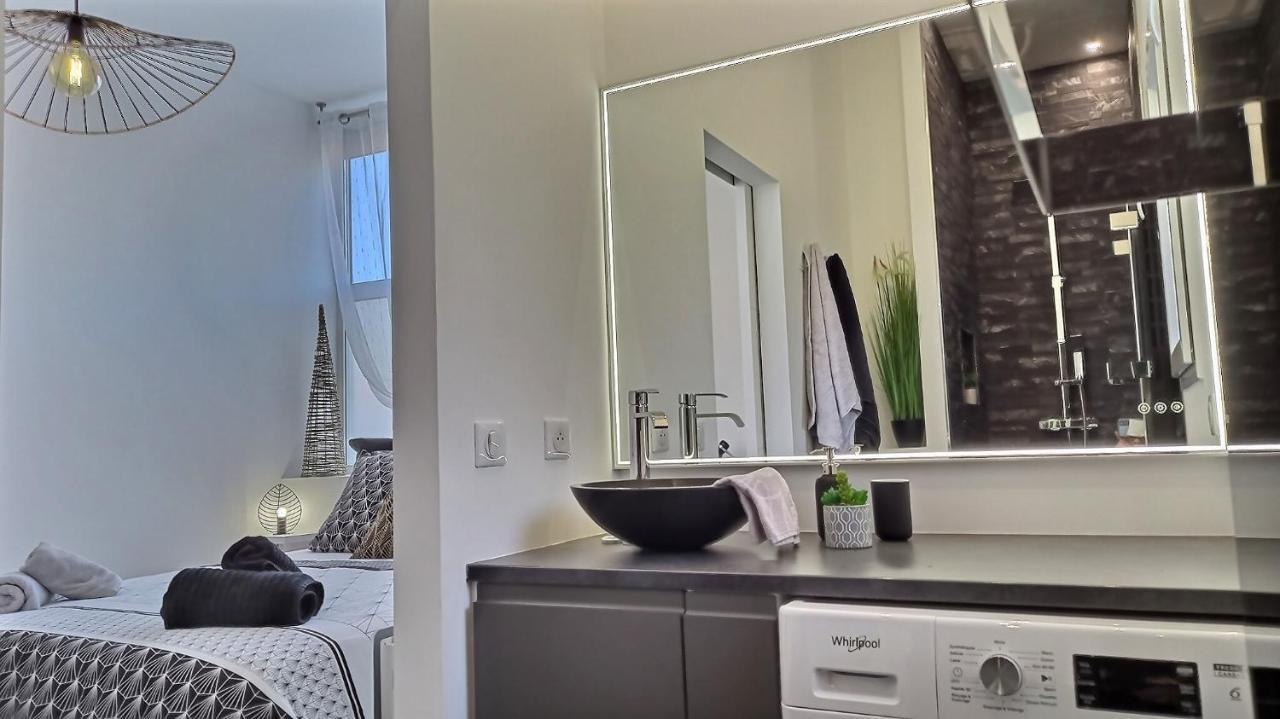 Black&White Home-By So'Serenityhome-Balcon-Parking คลูส ภายนอก รูปภาพ